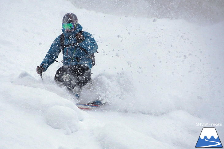 ルスツリゾート 早くも三山連結・総コース滑走距離 19.8㎞！そして、全コースパウダースノー♪